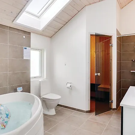 Four-bedroom In Holiday home